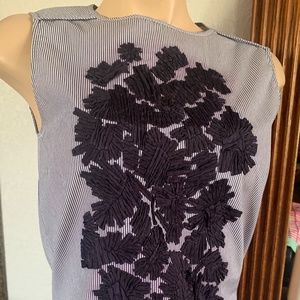 Anna Kully women’s striped blouse w/appliqué on front